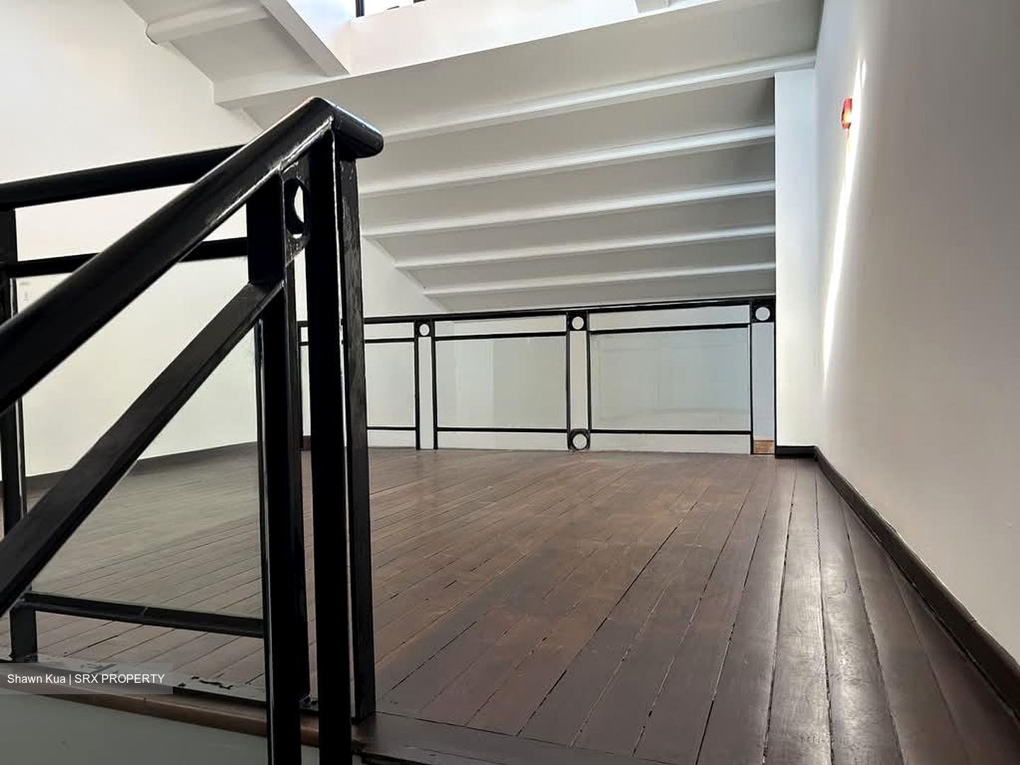 Jalan Pisang (D7), Office #544330031